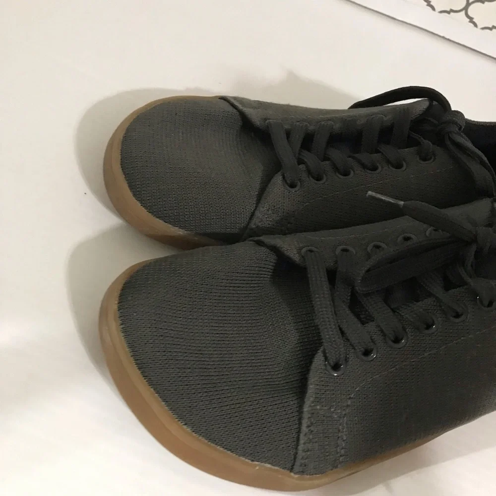 Feelgrounds Men's Casual Canvas Lace-Up Sneakers in Dark Gray Size 40